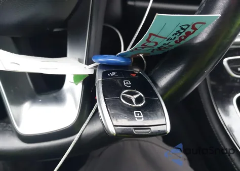 2017 Mercedes-Benz E 300 4Matic z USA, uszkodzony, nr VIN WDDZF4KB0HA036438